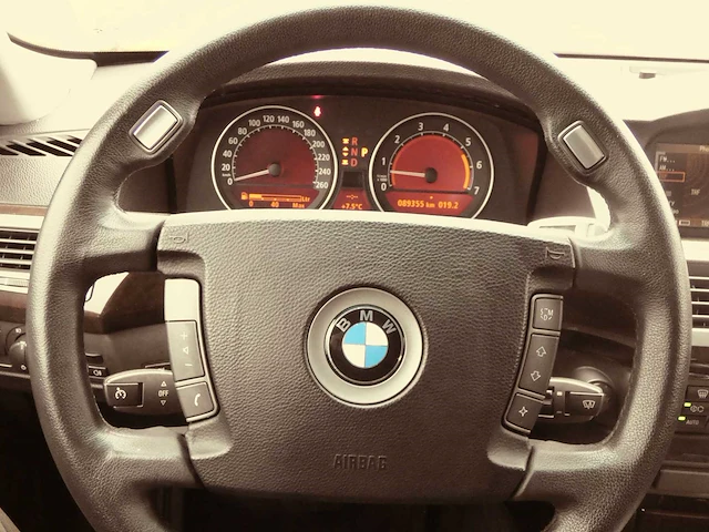 Bmw - 2004 - 735i - personenauto - afbeelding 21 van  33