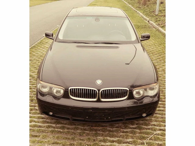 Bmw - 2004 - 735i - personenauto - afbeelding 12 van  33