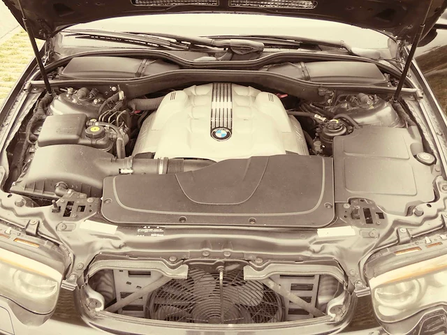 Bmw - 2004 - 735i - personenauto - afbeelding 26 van  33