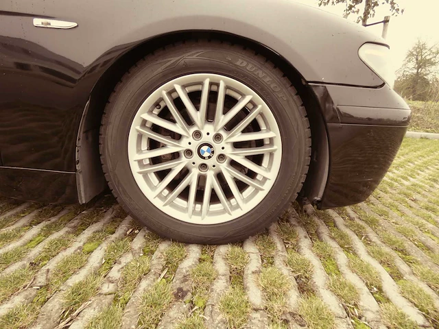 Bmw - 2004 - 735i - personenauto - afbeelding 23 van  33