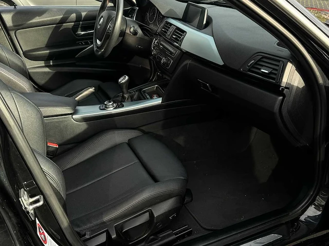 Bmw - 2014 - 3-serie touring - 316i lim. m sp. high - personenauto - afbeelding 9 van  38
