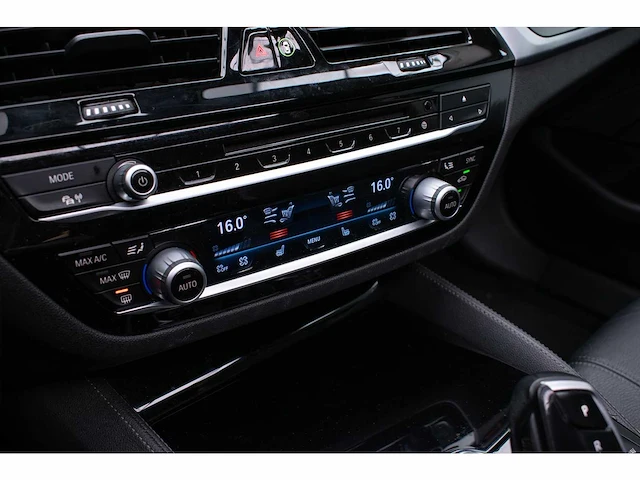 Bmw - 2019 - 5-serie - 540i xd high exe - n-257-gk - afbeelding 17 van  29