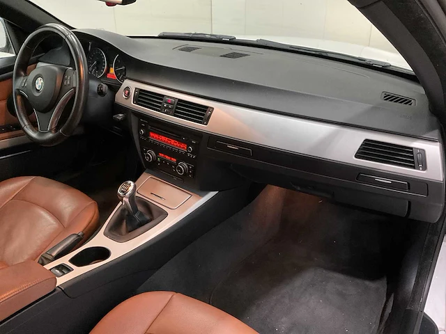 Bmw - 3-serie cabriolet - 2011 - afbeelding 16 van  28