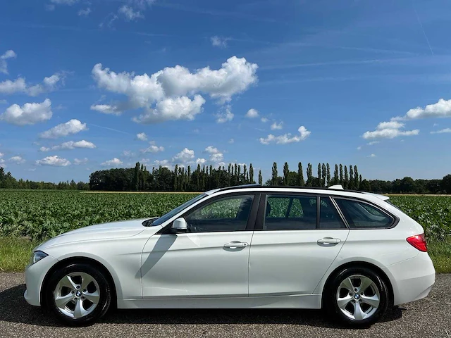 Bmw - 3-serie touring - 318d high executive - panorama dak - tp-878-l - 2014 - afbeelding 9 van  16
