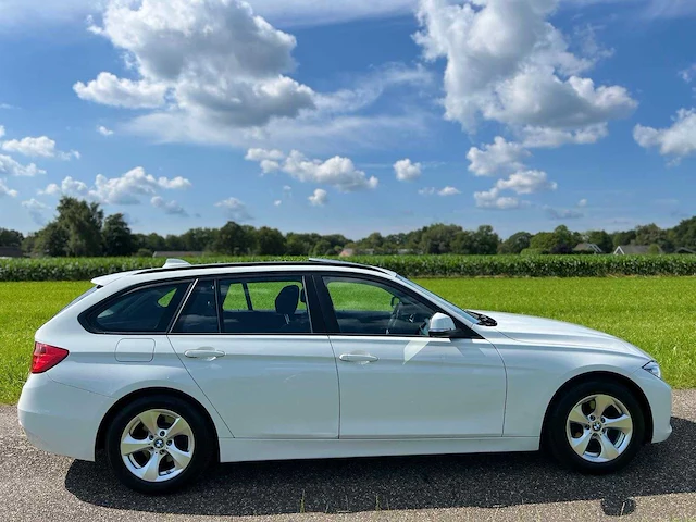 Bmw - 3-serie touring - 318d high executive - panorama dak - tp-878-l - 2014 - afbeelding 12 van  16