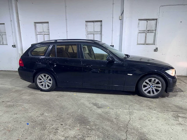 Bmw - 3-serie touring - 318i - 20-sx-ht - afbeelding 16 van  19