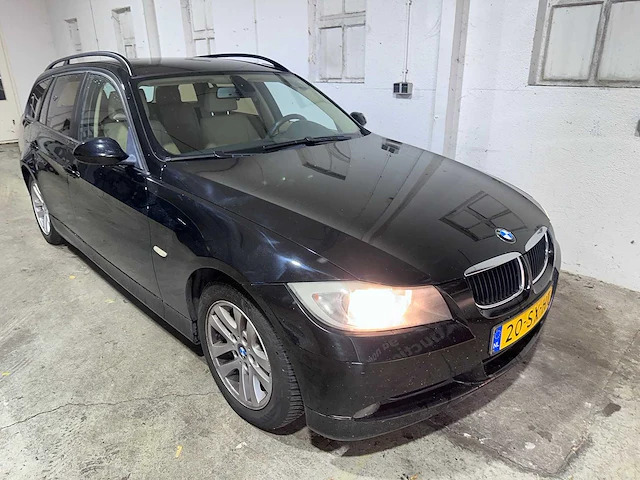 Bmw - 3-serie touring - 318i - 20-sx-ht - afbeelding 17 van  19