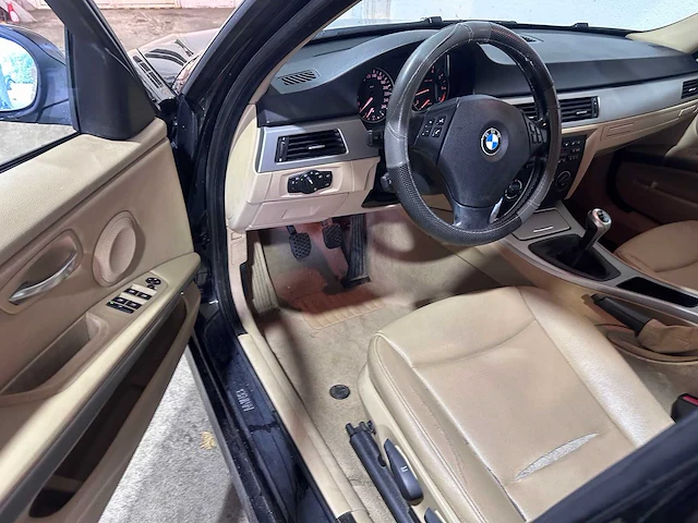 Bmw - 3-serie touring - 318i - 20-sx-ht - afbeelding 19 van  19