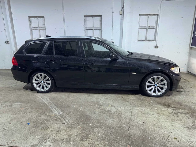 Bmw - 3-serie touring - 318i corp.l.bns line - 92-nvt-2 - afbeelding 19 van  22
