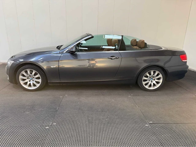 Bmw - 335i cabrio - personenauto - 2007 - afbeelding 23 van  36