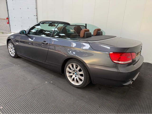 Bmw - 335i cabrio - personenauto - 2007 - afbeelding 31 van  36