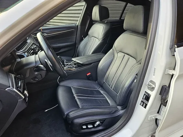 Bmw - 5-serie - 530d - fabrieksgarantie tot 28-04-2024 - afbeelding 2 van  38