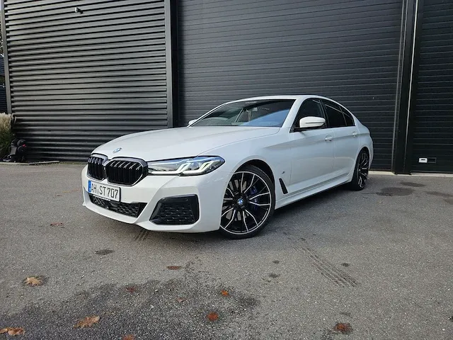 Bmw - 5-serie - 530d - fabrieksgarantie tot 28-04-2024 - afbeelding 1 van  38