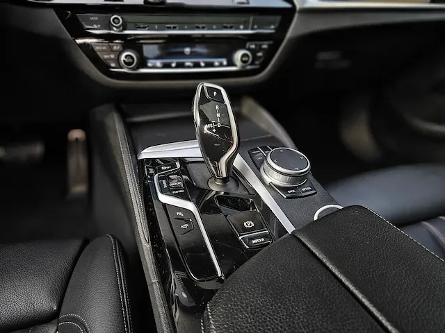 Bmw - 5-serie - 530d - fabrieksgarantie tot 28-04-2024 - afbeelding 16 van  38
