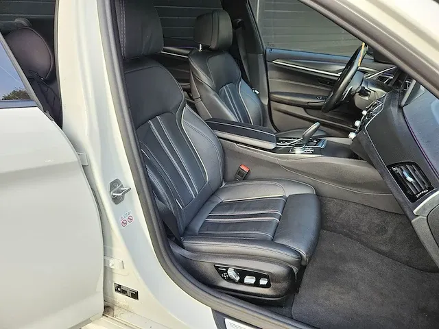 Bmw - 5-serie - 530d - fabrieksgarantie tot 28-04-2024 - afbeelding 21 van  38