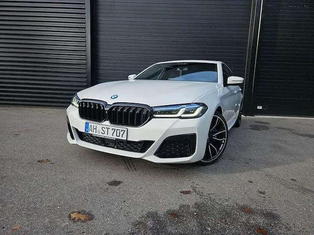 Bmw - 5-serie - 530d - fabrieksgarantie tot 28-04-2024 - afbeelding 12 van  38