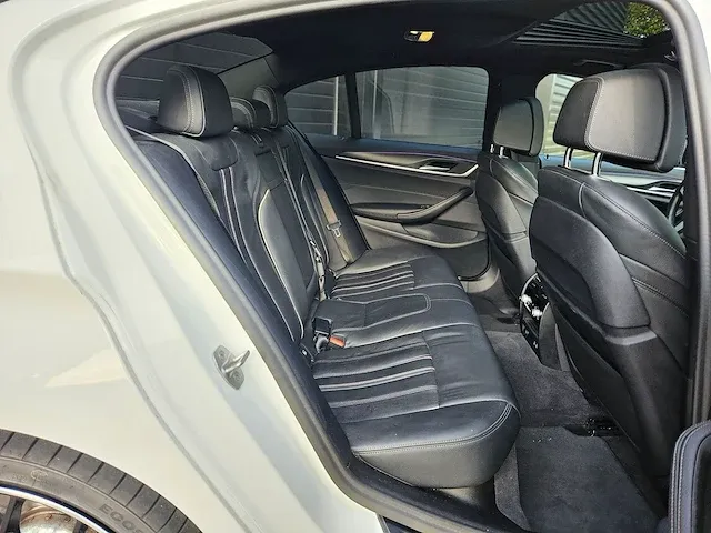 Bmw - 5-serie - 530d - fabrieksgarantie tot 28-04-2024 - afbeelding 27 van  38