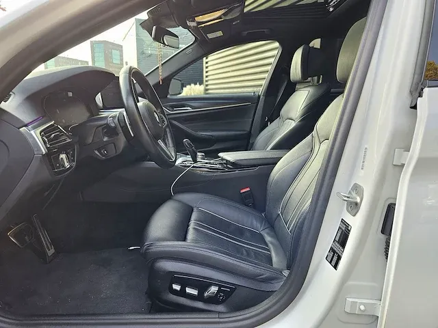Bmw - 5-serie - 530d - fabrieksgarantie tot 28-04-2024 - afbeelding 38 van  38