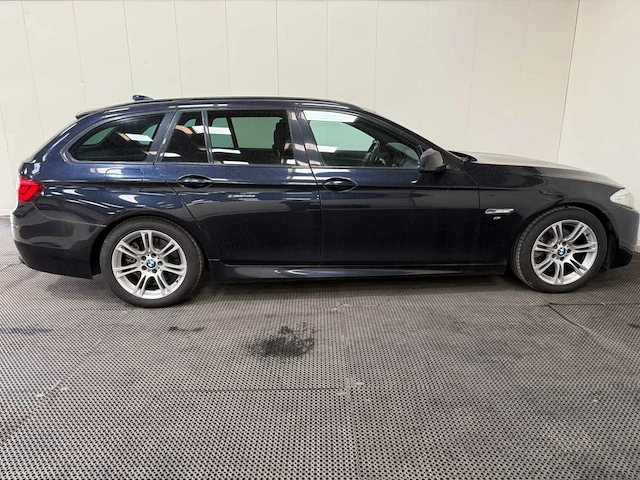 Bmw - 5-serie touring - 520i - personenauto - 2013 - afbeelding 33 van  34