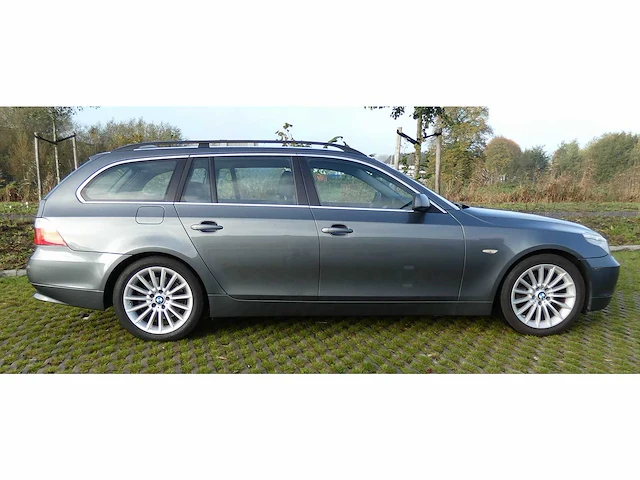 Bmw - 5-serie touring - 523i - car - 2007 - afbeelding 1 van  26