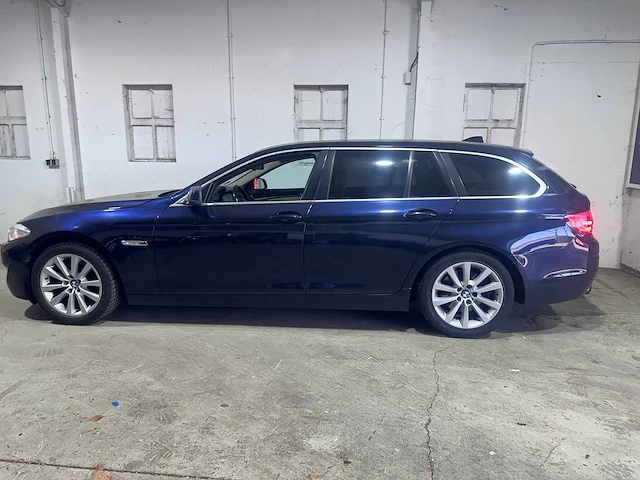 Bmw - 5-serie touring - 523i executive - 18-nsl-2 - afbeelding 12 van  20