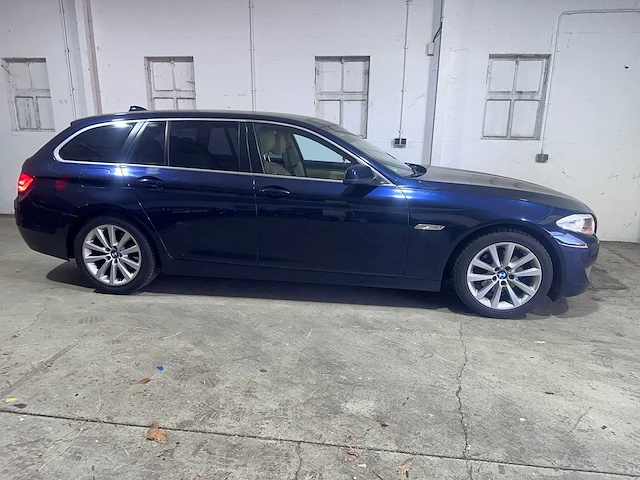Bmw - 5-serie touring - 523i executive - 18-nsl-2 - afbeelding 17 van  20