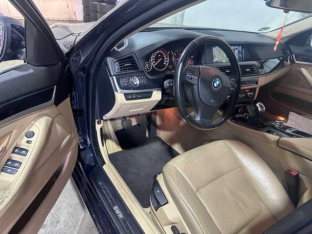 Bmw - 5-serie touring - 523i executive - 18-nsl-2 - afbeelding 20 van  20