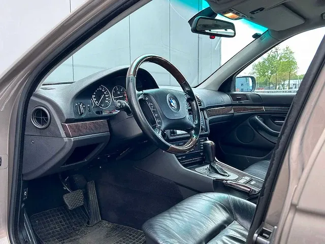 Bmw - 5-serie touring - 530d lifestyle exec. - nf-800-z - 2001 - afbeelding 18 van  18