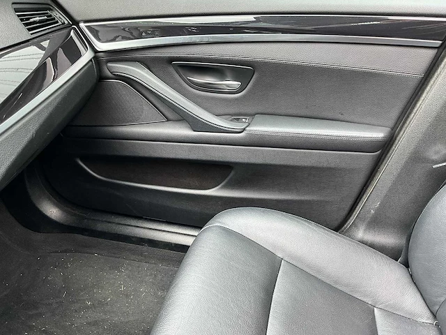 Bmw - 520d touring - personenauto - afbeelding 2 van  33