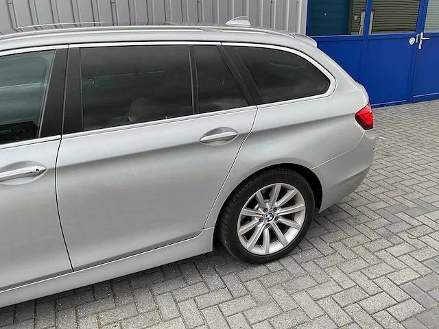 Bmw - 520d touring - personenauto - afbeelding 5 van  33