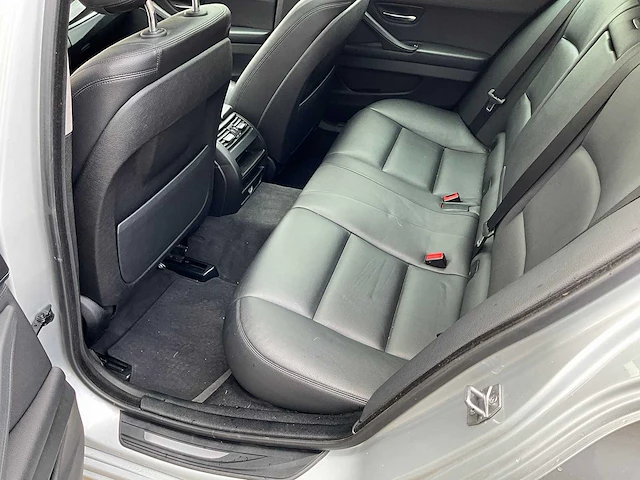 Bmw - 520d touring - personenauto - afbeelding 18 van  33