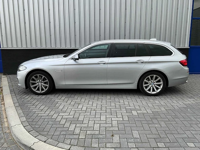 Bmw - 520d touring - personenauto - afbeelding 19 van  33