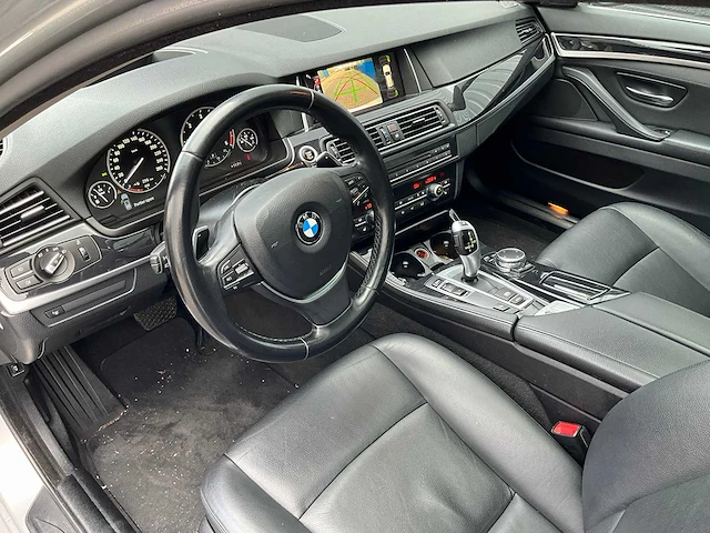 Bmw - 520d touring - personenauto - afbeelding 20 van  33