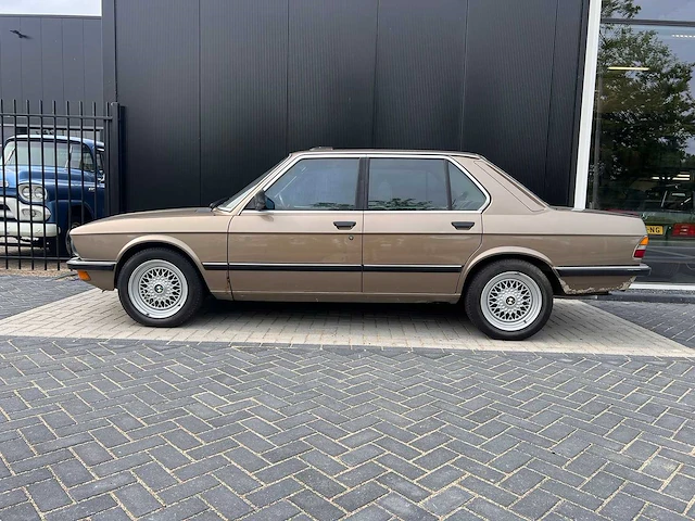 Bmw - 525 e - afbeelding 7 van  31