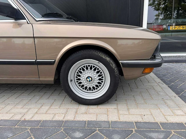 Bmw - 525 e - afbeelding 9 van  31