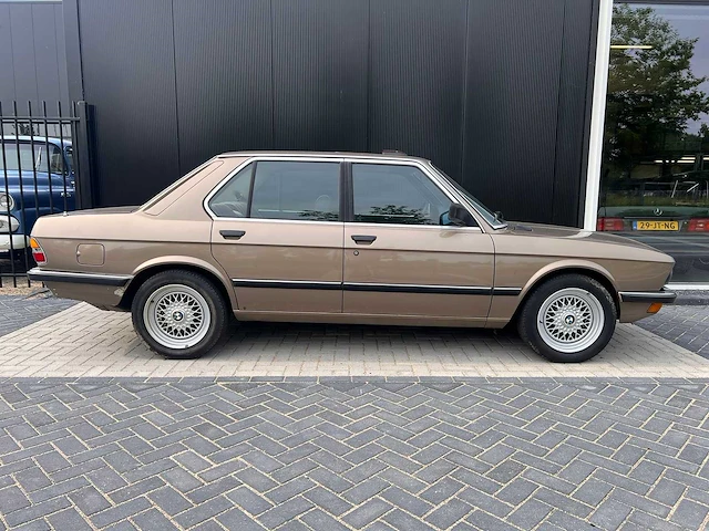 Bmw - 525 e - afbeelding 10 van  31