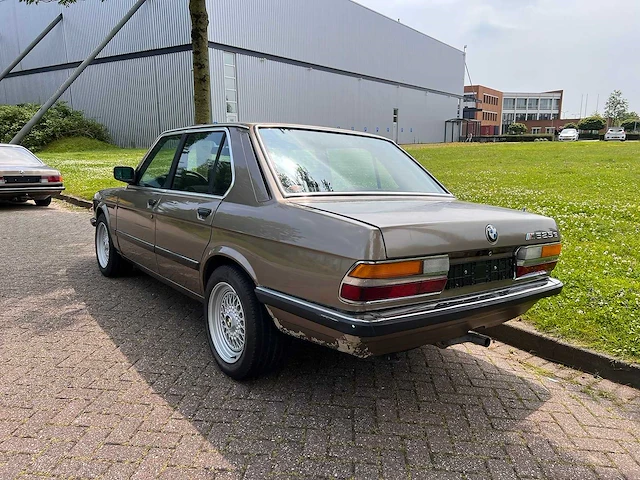 Bmw - 525 e - afbeelding 16 van  31