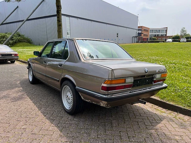Bmw - 525 e - afbeelding 17 van  31