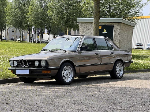 Bmw - 525 e - afbeelding 12 van  31