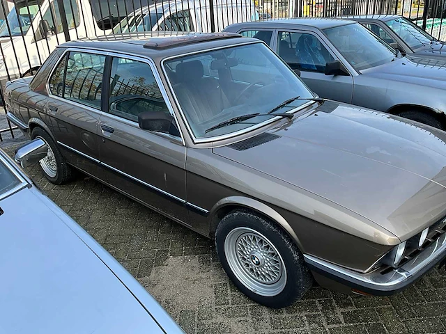 Bmw - 525 e - afbeelding 24 van  31