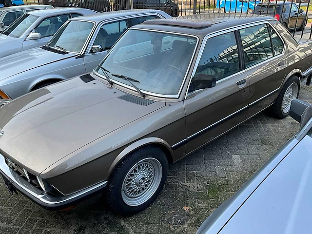 Bmw - 525 e - afbeelding 25 van  31