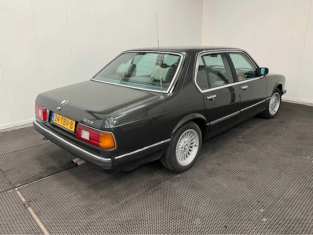 Bmw - 7-serie - 728i - oldtimer - 1984 - afbeelding 31 van  36