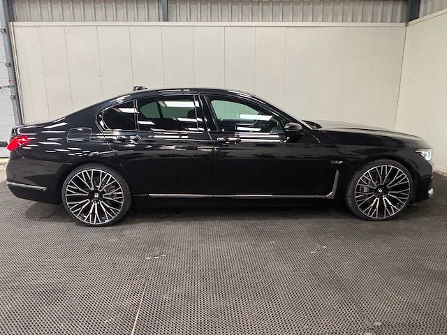 Bmw - 7-serie - 745e high executive - car - 2023 - afbeelding 35 van  57