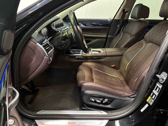 Bmw - 7-serie - 745e high executive - car - 2023 - afbeelding 55 van  57