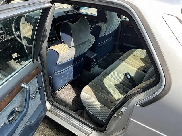 Bmw - 732i - afbeelding 11 van  24