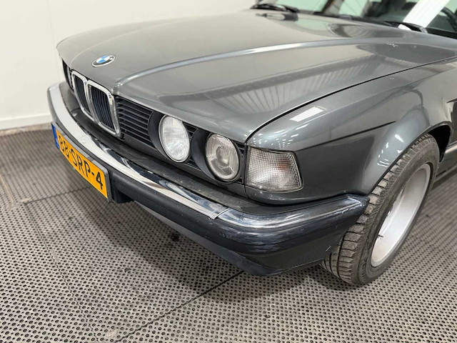 Bmw - 735i - oldtimer - 1986 - afbeelding 2 van  35