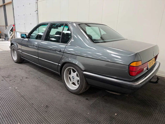 Bmw - 735i - oldtimer - 1986 - afbeelding 3 van  35