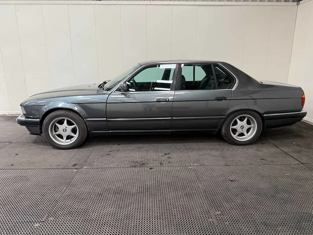 Bmw - 735i - oldtimer - 1986 - afbeelding 4 van  35