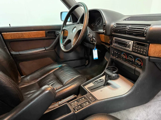 Bmw - 735i - oldtimer - 1986 - afbeelding 9 van  35