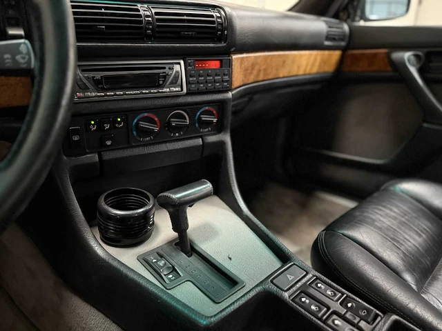 Bmw - 735i - oldtimer - 1986 - afbeelding 10 van  35
